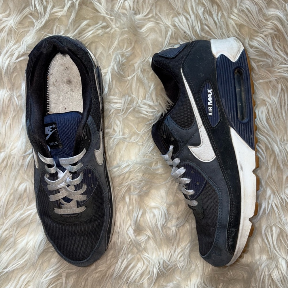 Nike Men's Black and Navy Air Max Sneakers